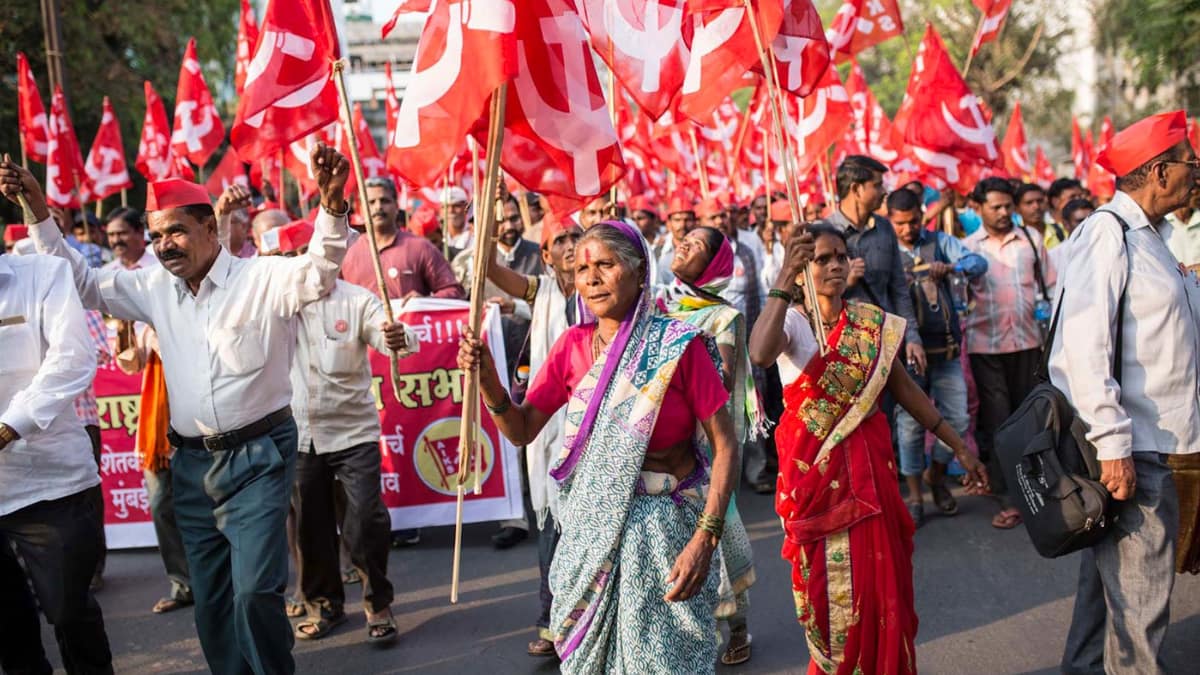 Thousands of Farmers March Toward Mumbai Over Unfulfilled Government Promises