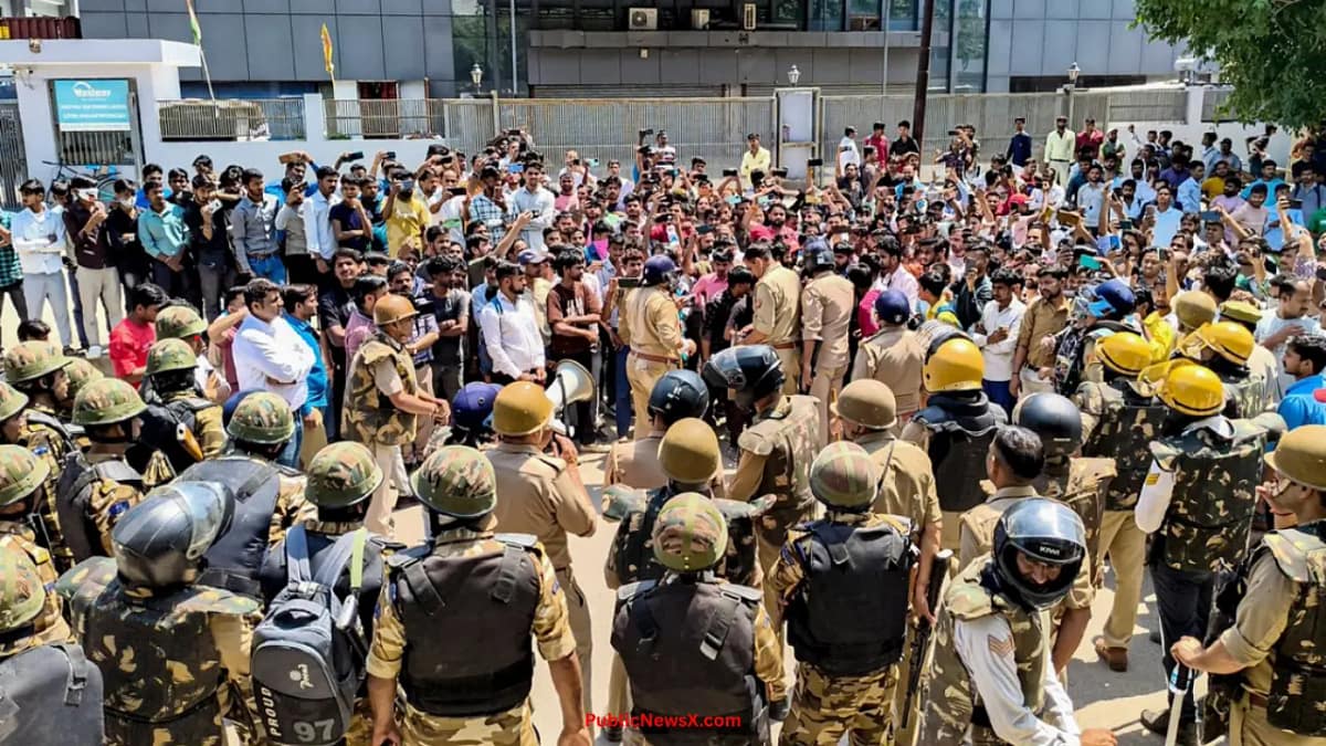 Hosiery Workers’ Wage Protest Turns Violent in Noida, Police Use Tear Gas