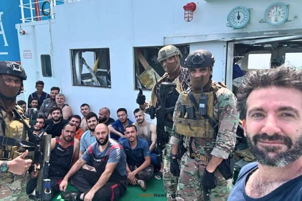 Indian Navy Foils Piracy Attempt in Gulf of Aden; MARCOS Secure MV Golden Arsenal